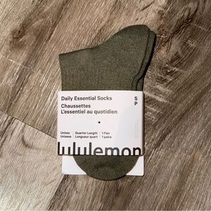 Lululemon Daily Essential Quarter Socks Bay Leaf size Small